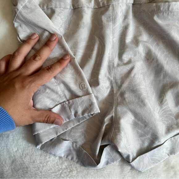 Lululemon Spring Break Away Short 4-way Stretch 3" Size 8 - Picture 9 of 9